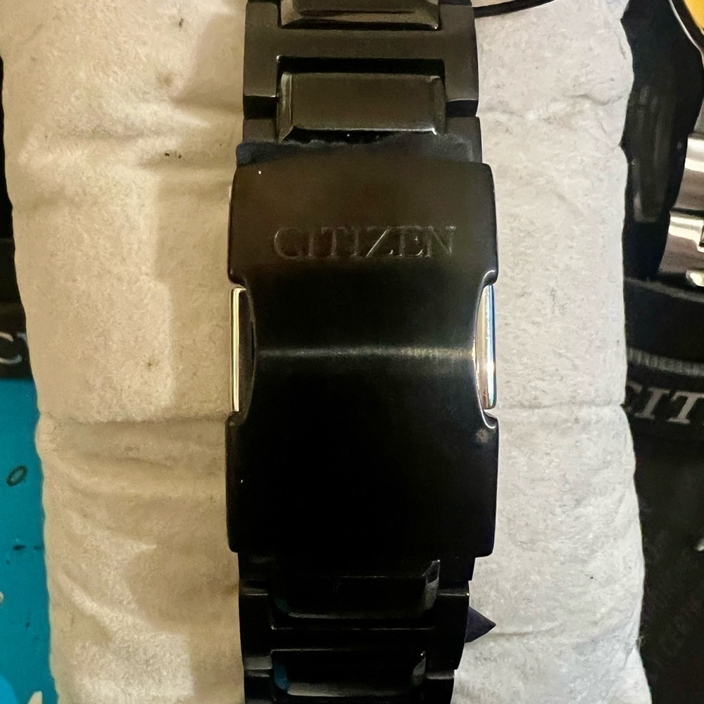 Citizen Endeavor Date Two Tone Designer Classic Men’s Watch - Picture 4 of 8